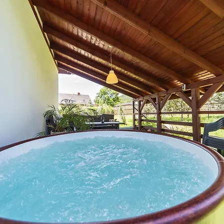 Maja-domek Z Jacuzzi I Kominkiem *