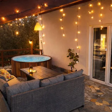 Maja-domek Z Jacuzzi I Kominkiem 度假居